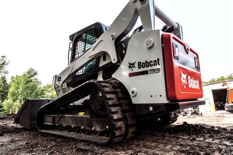 t740 skid steer|bobcat t740 lifting capacity.